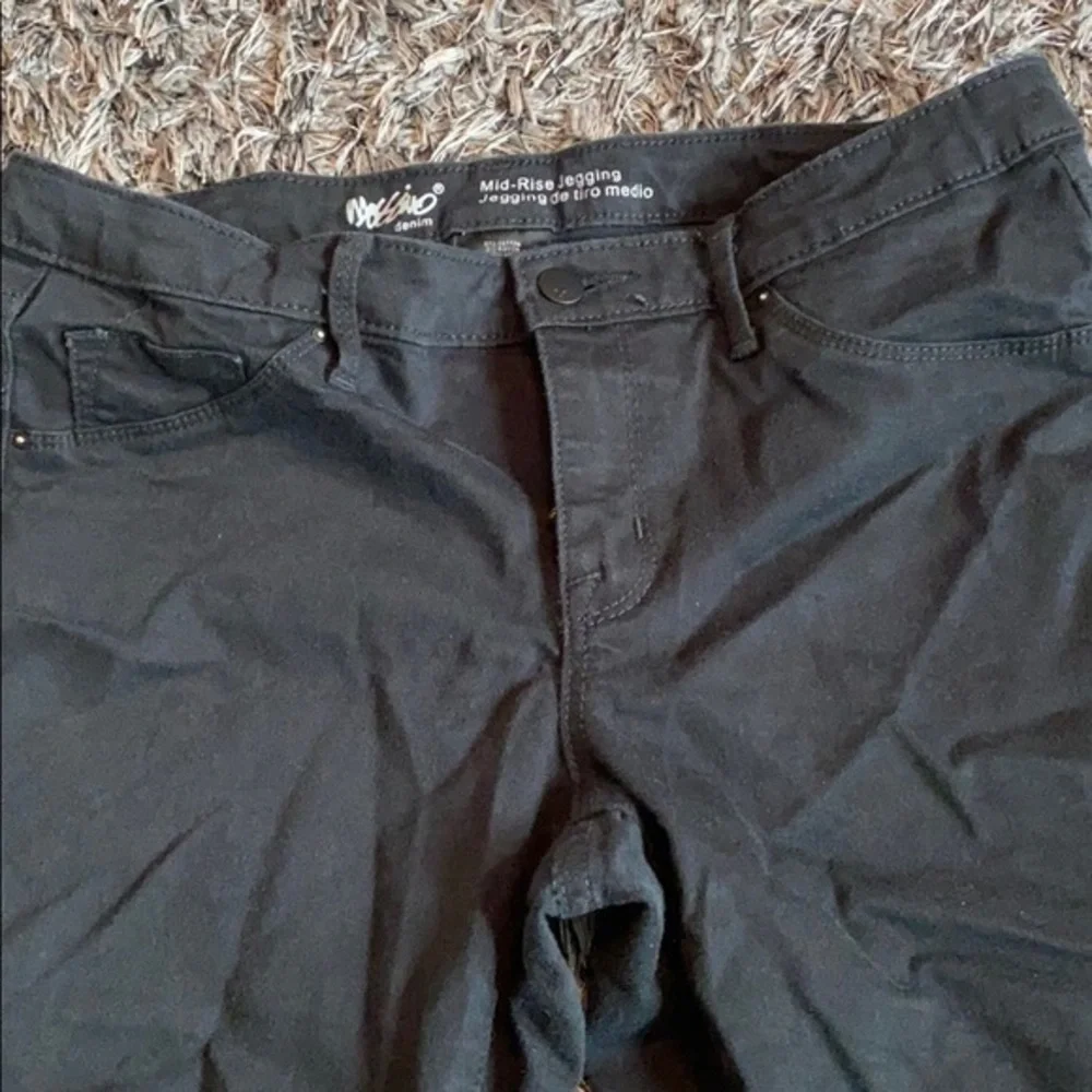 Mossimo black mid rise jeggings 10/30 R.